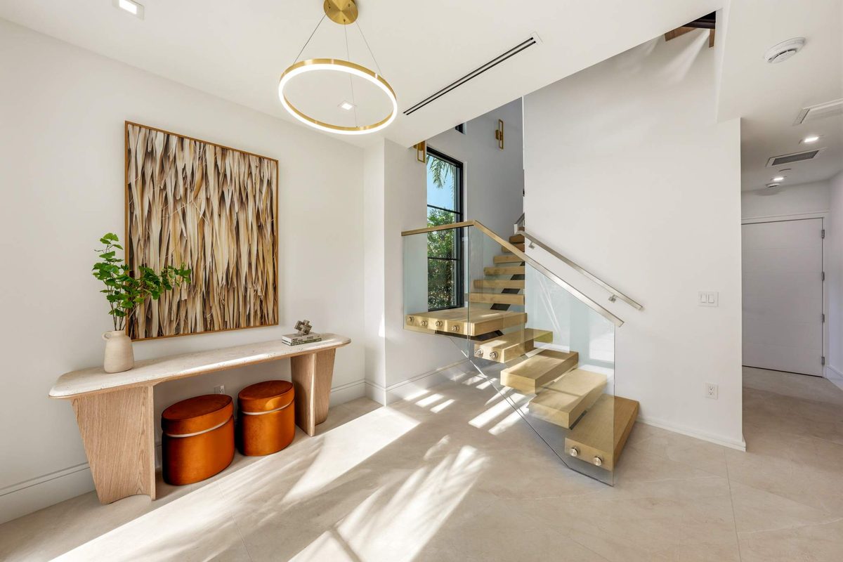 Le Reve entry stair